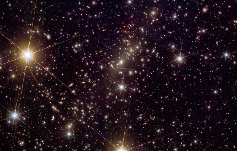 El centre d'Abell2390 on són visibles els arcs gravitatoris