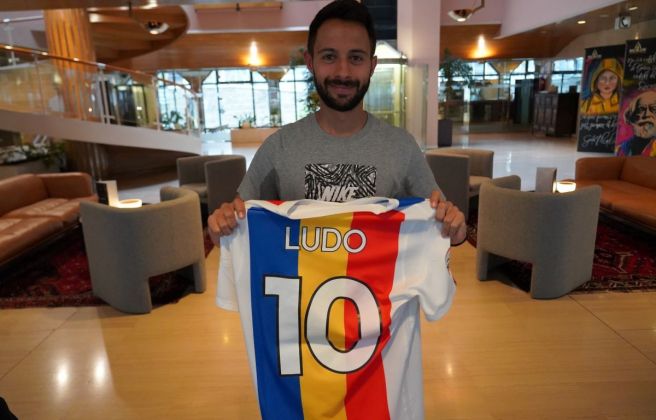 'Ludo' Clemente, amb el dorsal 10 de la nova era de l'FC Andorra amb Piqué.