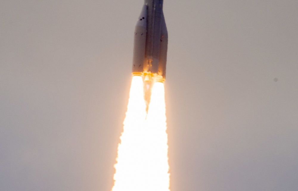 Ariane 6 en els primers segons després de l'enlairament - Crèdit: ESA - M. Pédoussaut