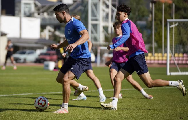 Bilal, perseguint a Pau Casadesús en un entrenament d'aquest setembre.