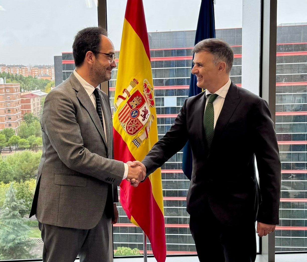 Trobada a Madrid entre els secretaris d'Estat responsables de les telecomunicacions.