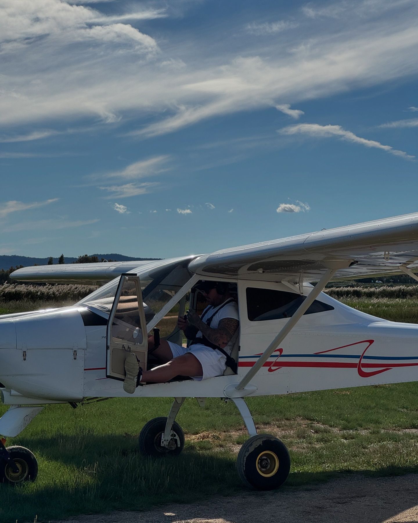 'Ferrariman', amb la seva avioneta Tecnam P92 Echo.