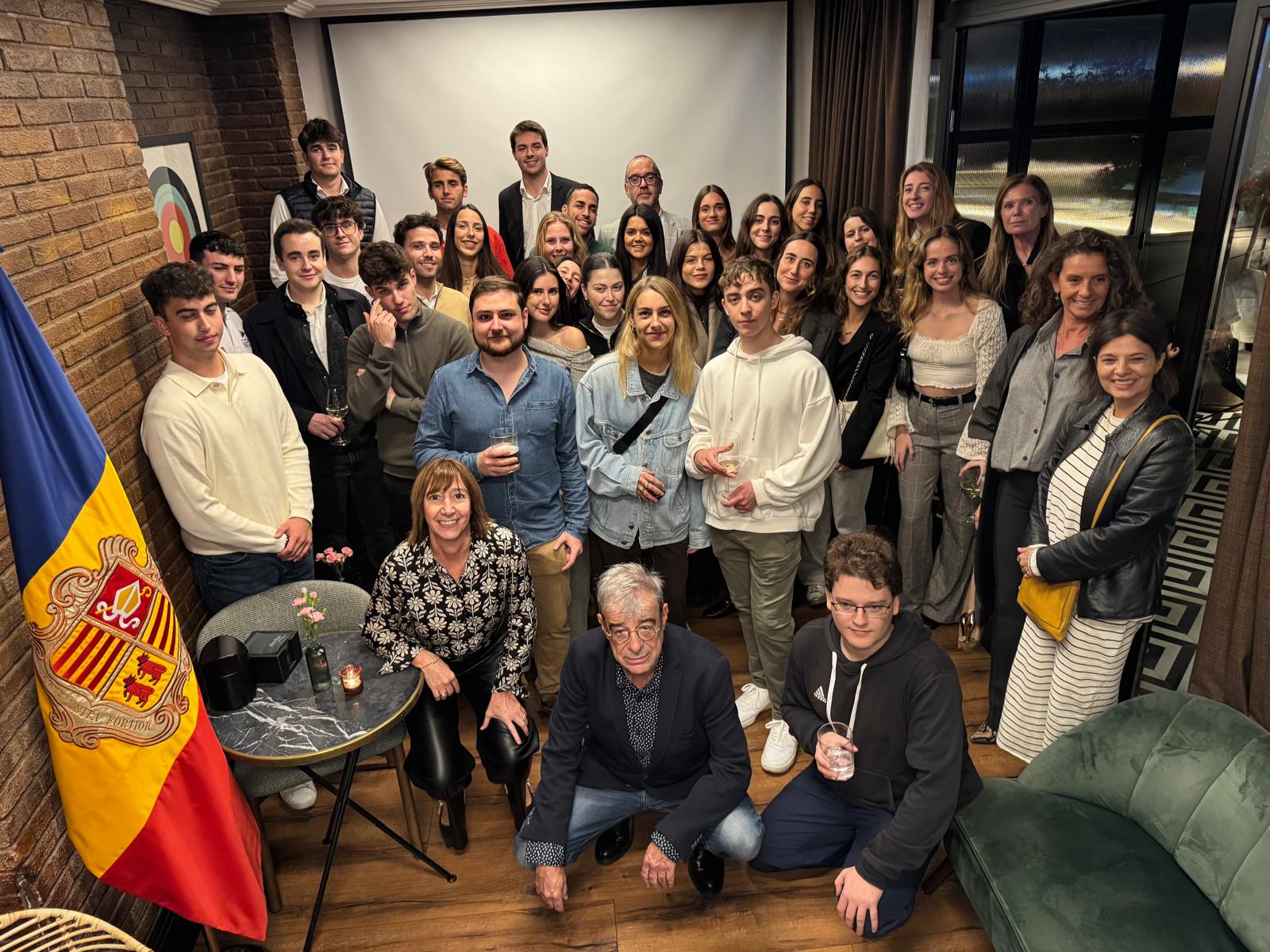 El ministre Ladislau Baró s’ha trobat amb estudiants andorrans residents a Madrid.