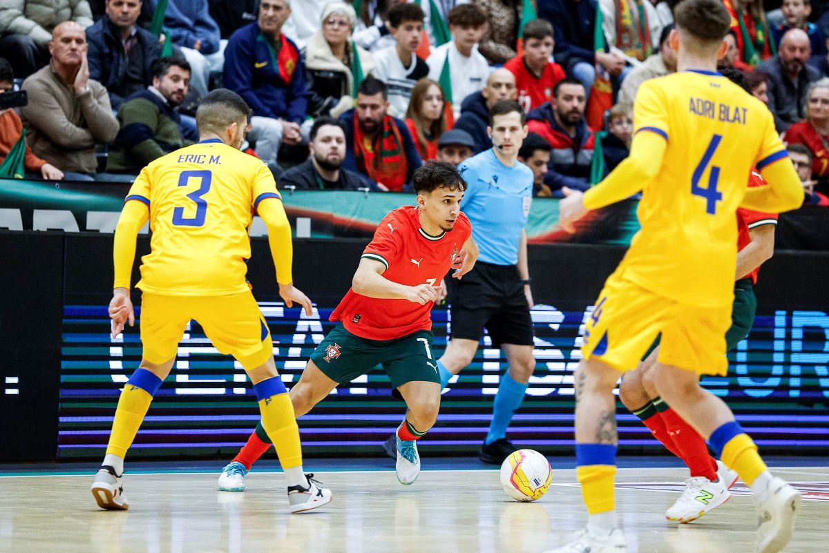 Èric Mesquita i Adrià Blat, atents als avenços dels andorrans. Èric Mesquita i Adrià Blat, atents als avenços dels andorrans.