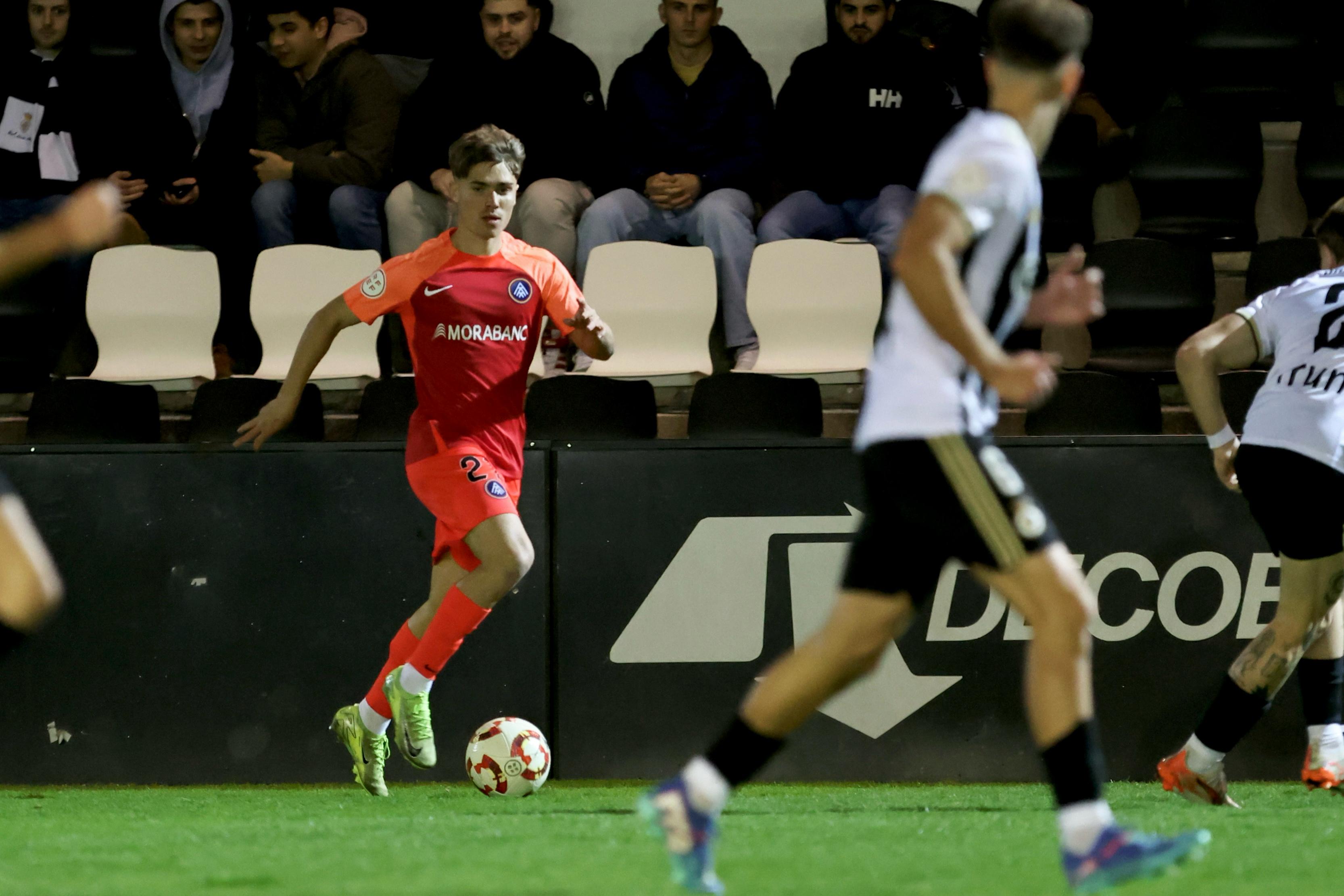 L'entrada de Cerdà a la segona meitat ha permès a l'FC Andorra recuperar la verticalitat. L'entrada de Cerdà a la segona meitat ha permès a l'FC Andorra recuperar la verticalitat.