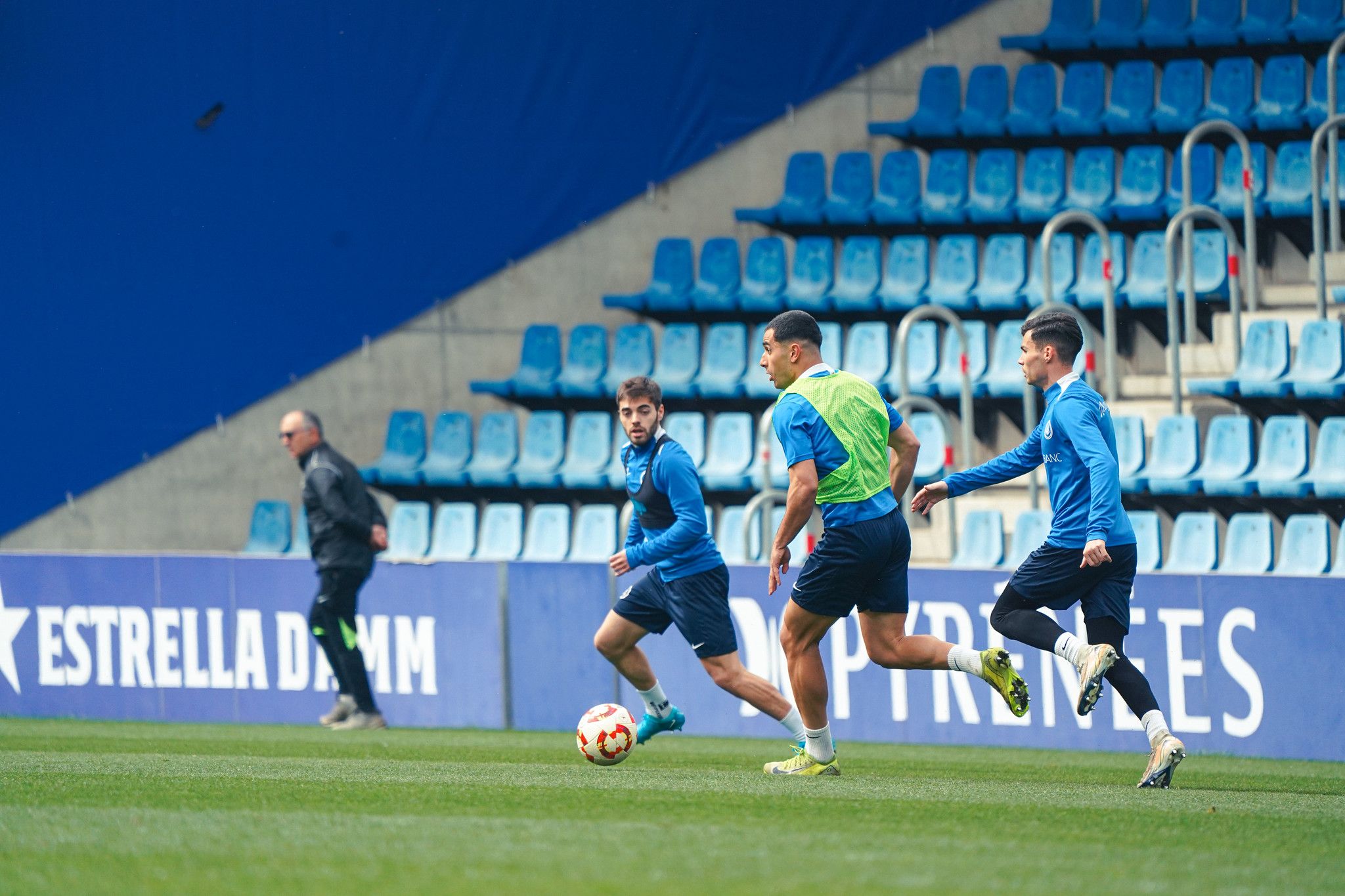Martí Vilà es troba en la fase final de la seva recuperació i ja entrena amb el grup. Martí Vilà es troba en la fase final de la seva recuperació i ja entrena amb el grup.