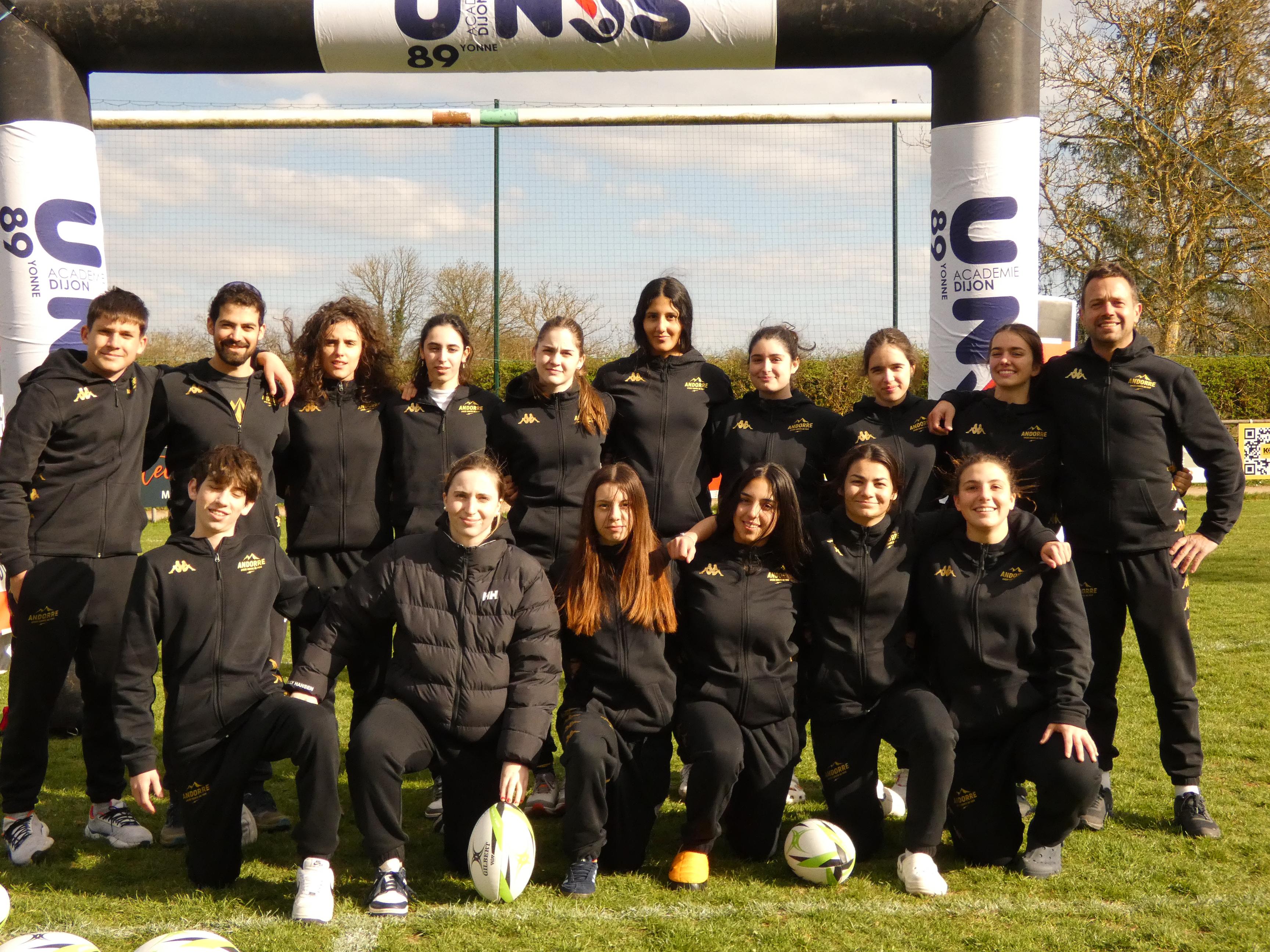 Foto d'equip del Lycée andorrà, en un dels desplaçaments d'aquesta temporada. Foto d'equip del Lycée andorrà, en un dels desplaçaments d'aquesta temporada.