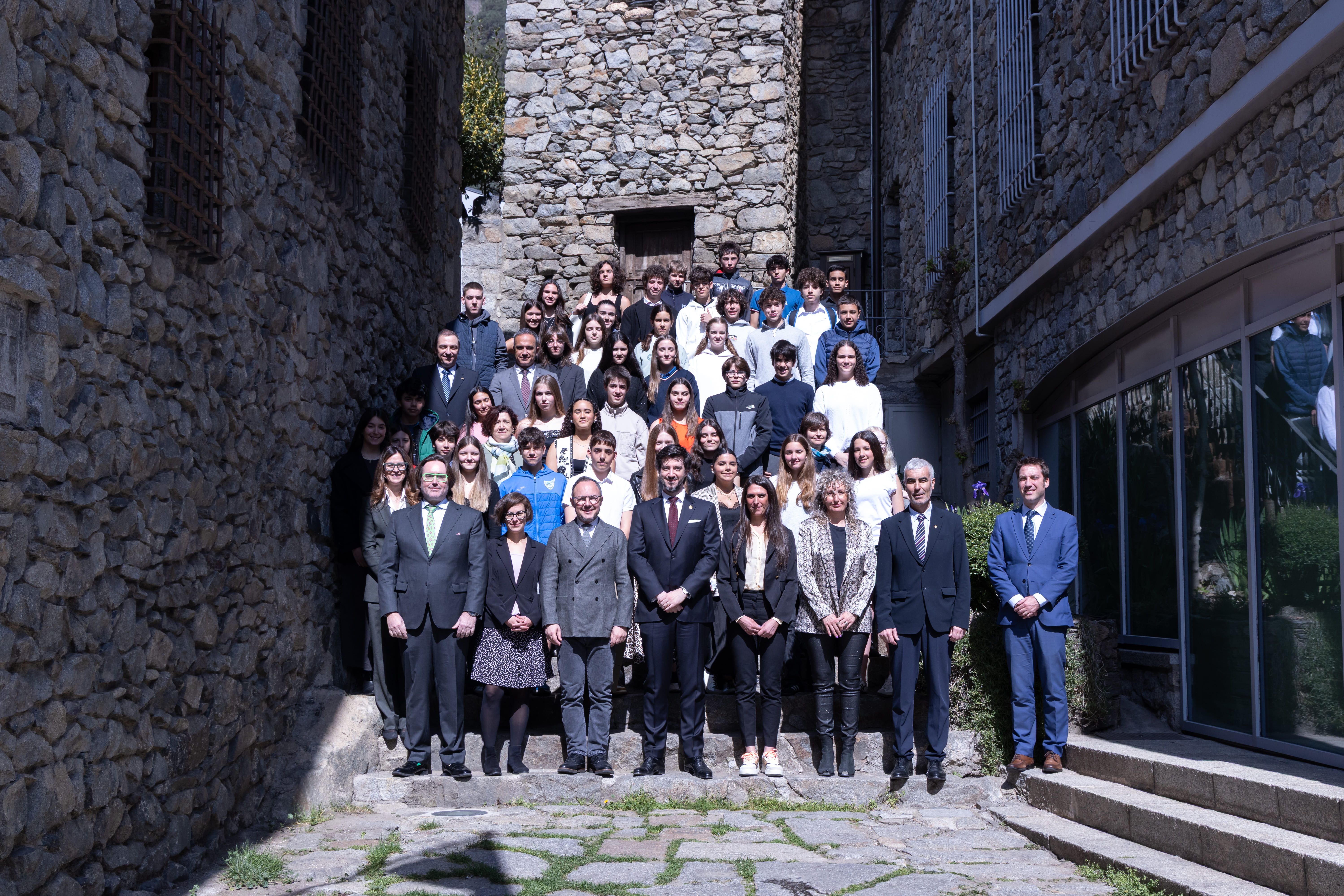 El Consell General dels Joves aprova la distribució gratuïta de productes anticonceptius en farmàcies i centres de salut. El Consell General dels Joves aprova la distribució gratuïta de productes anticonceptius en farmàcies i centres de salut.