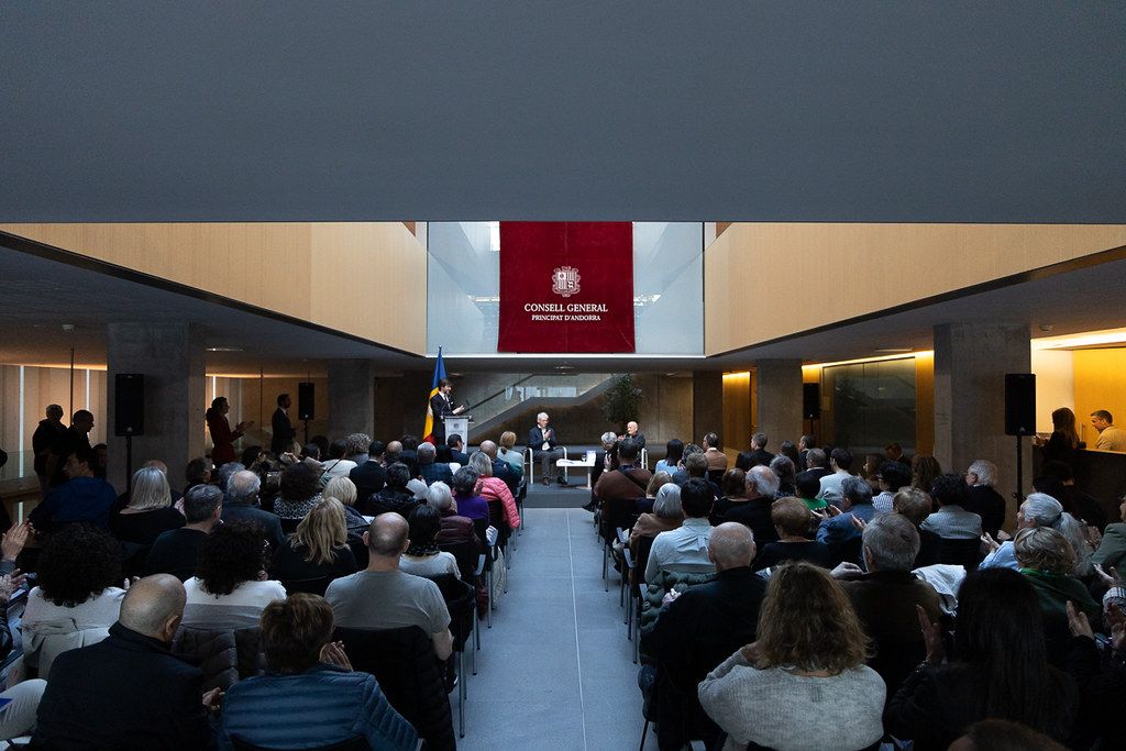 El vestíbul del Consell ple per la presentació del llibre de mossèn Ramon. // Consell General / Sergi Pérez El vestíbul del Consell ple per la presentació del llibre de mossèn Ramon. // Consell General / Sergi Pérez