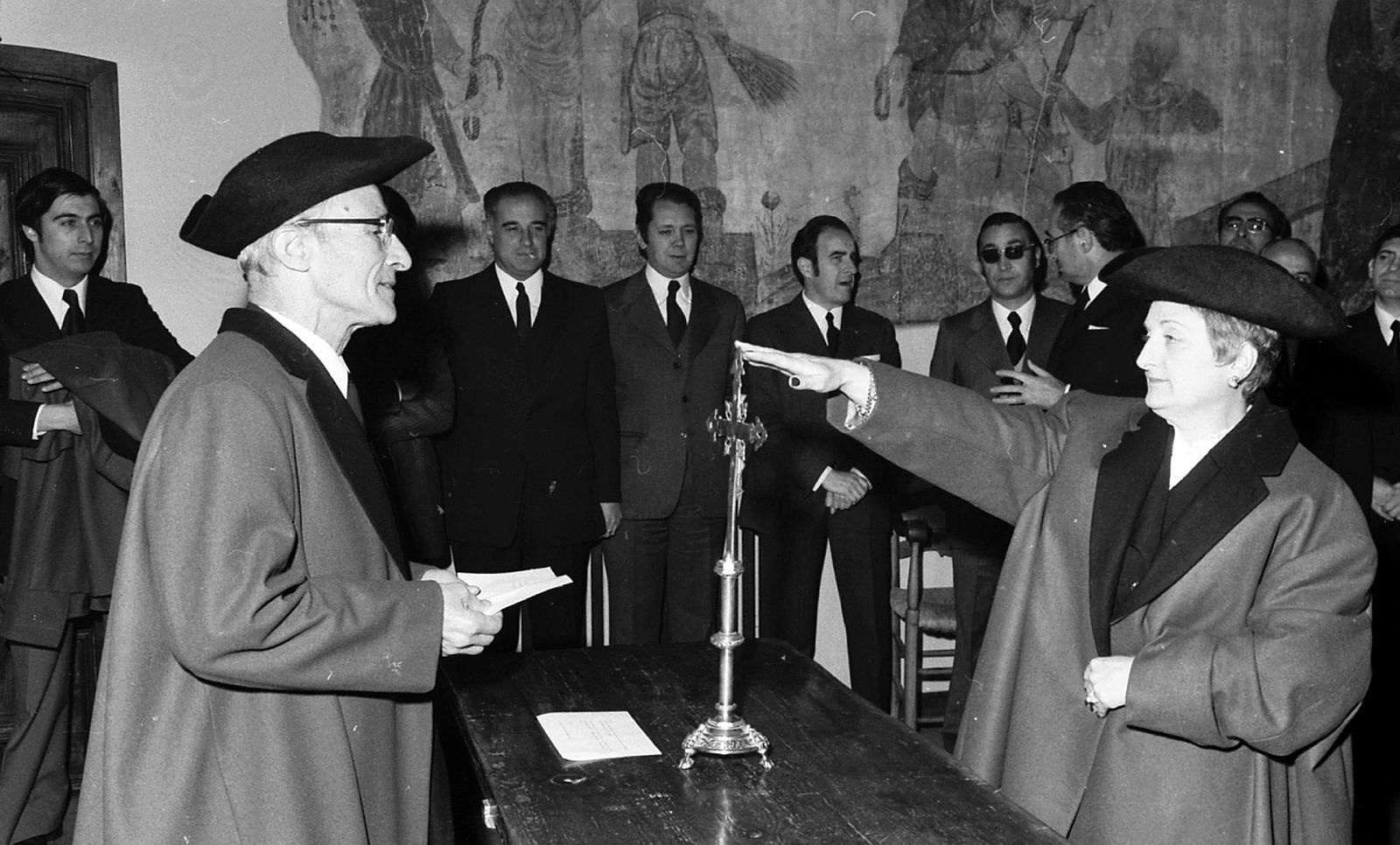 Carme Travesset va ser la primera andorrana a jurar càrrec. Carme Travesset va ser la primera andorrana a jurar càrrec.