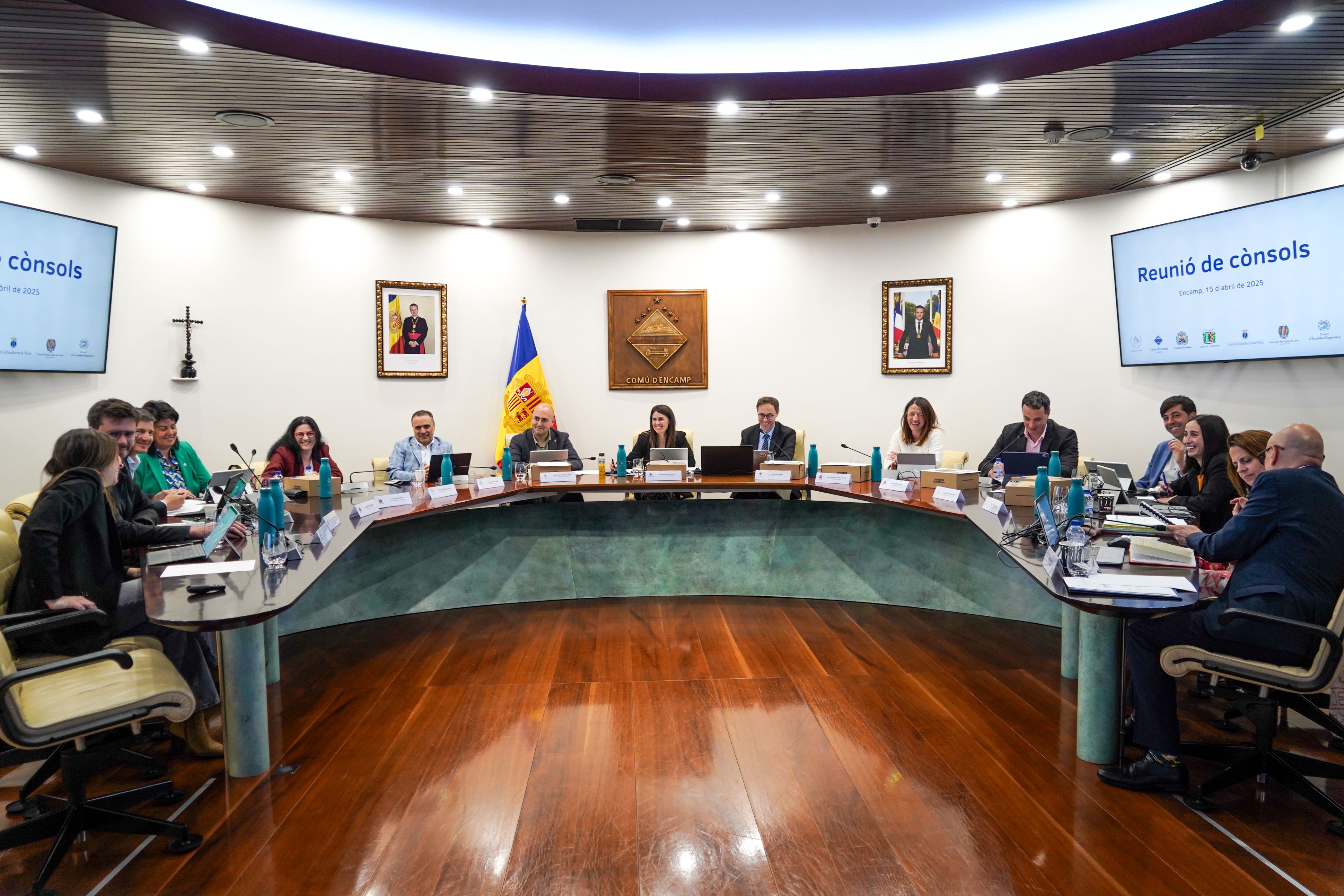 Un instant de la reunió de cònsols. // Comú d'Encamp. Un instant de la reunió de cònsols. // Comú d'Encamp.