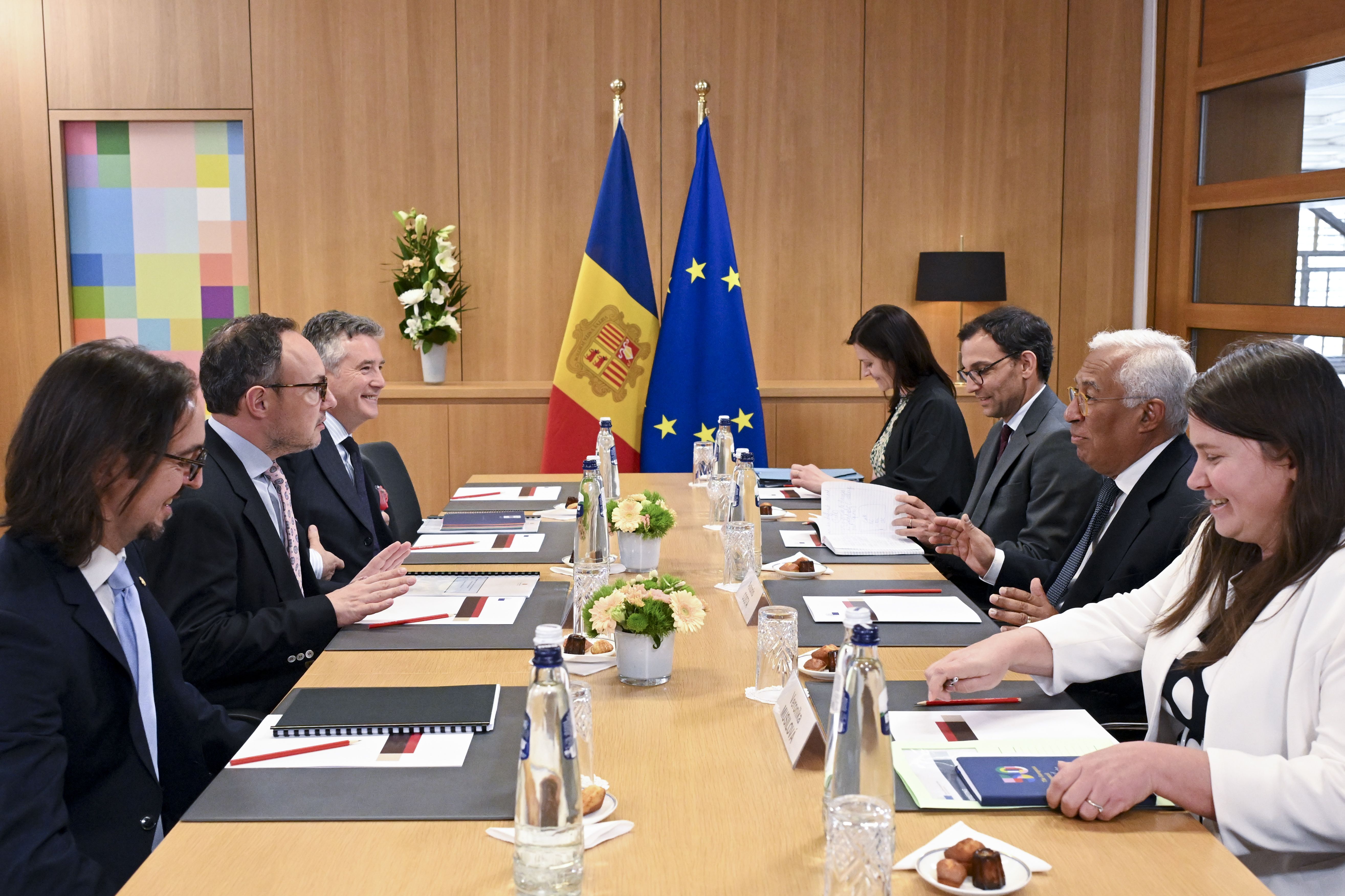 Reunió de treball de les dues delegacions. // Consell Europeu Reunió de treball de les dues delegacions. // Consell Europeu