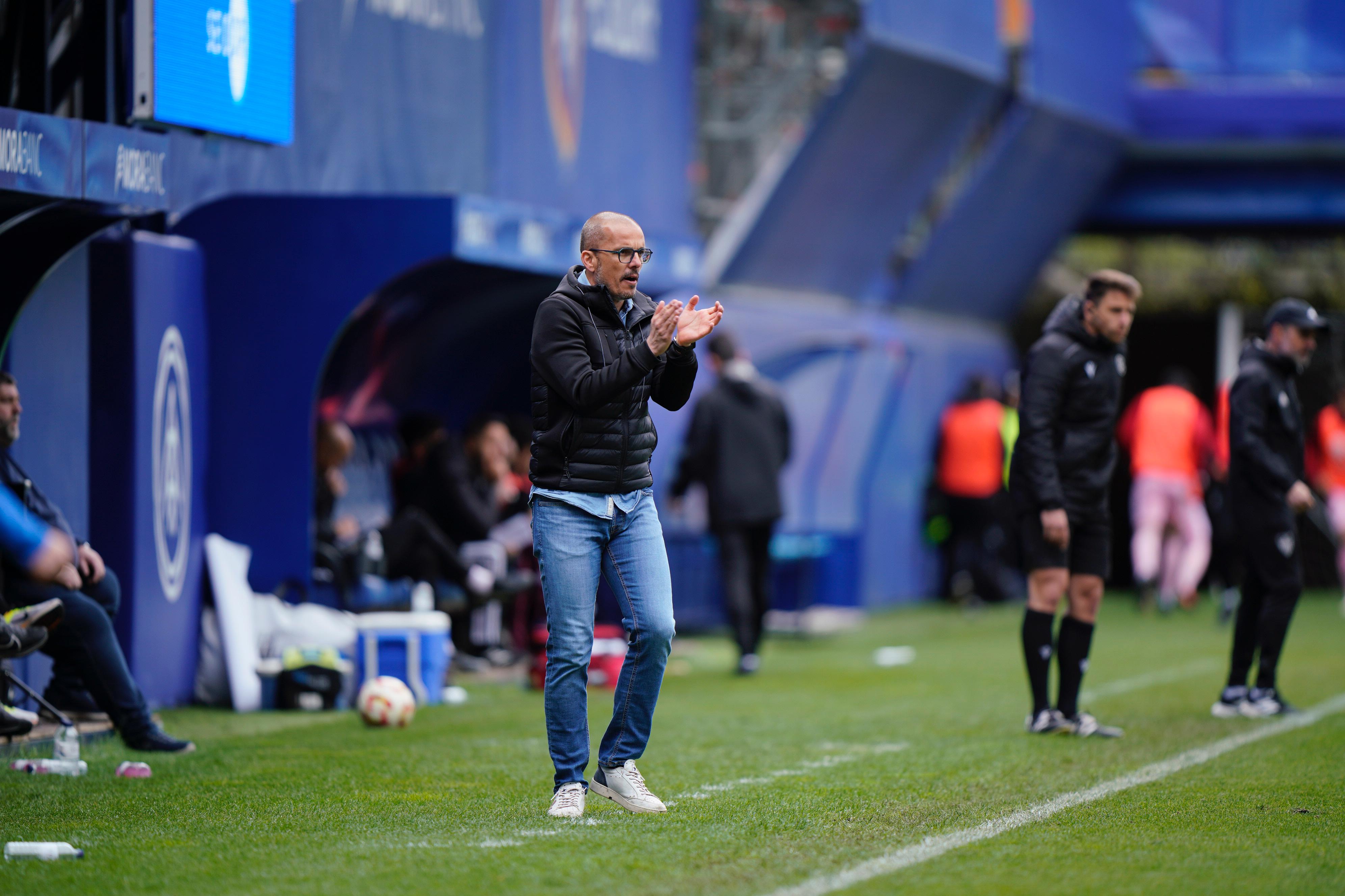 'Beto' Company, felicitant als seus per l'efectivitat en atac. 'Beto' Company, felicitant als seus per l'efectivitat en atac.