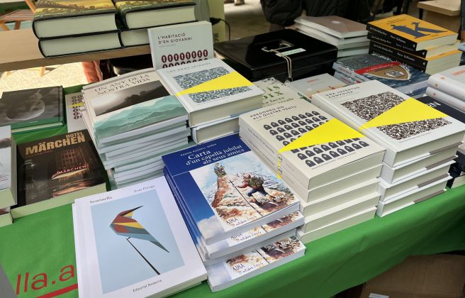 Una de les parades de la plaça de la Rotonda. Una de les parades de la plaça de la Rotonda.