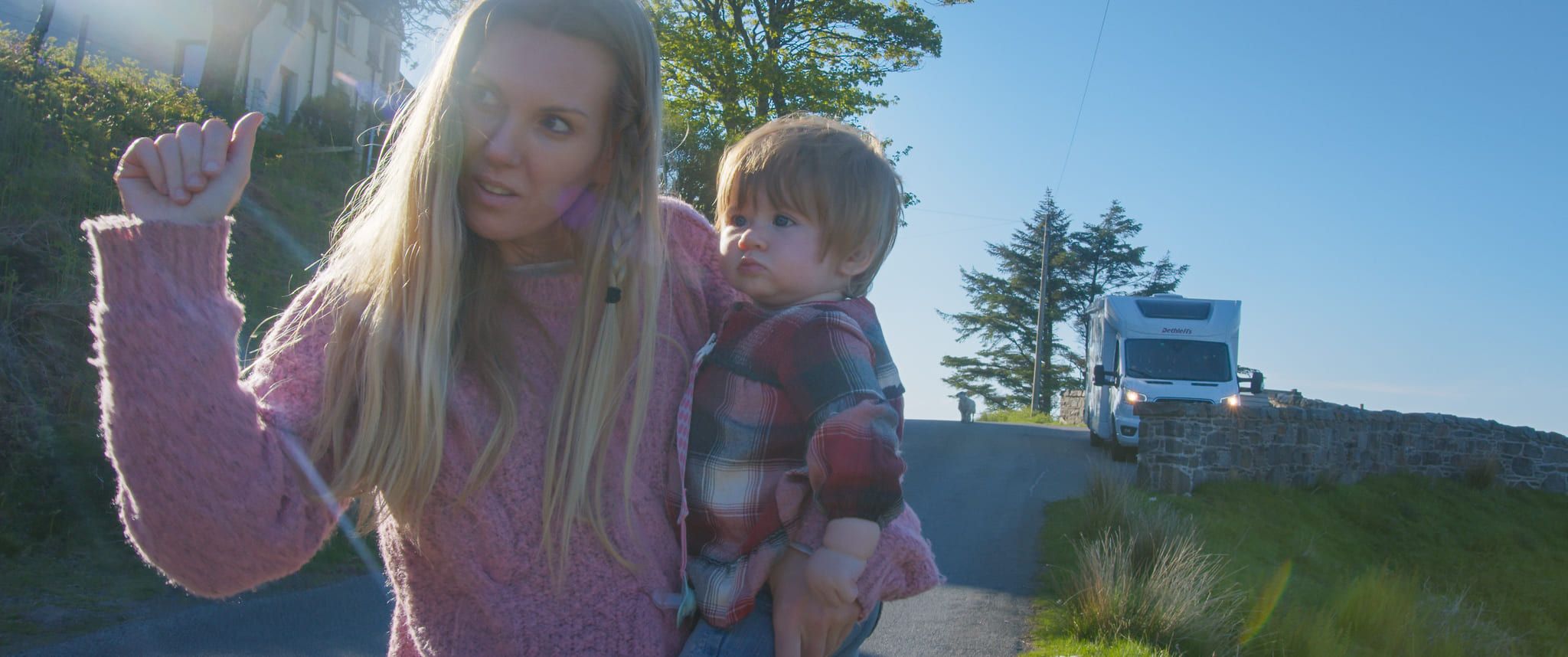 L'actriu Elisabet Terri i la seva filla Danna durant una escena de 'Skye'. L'actriu Elisabet Terri i la seva filla Danna durant una escena de 'Skye'.