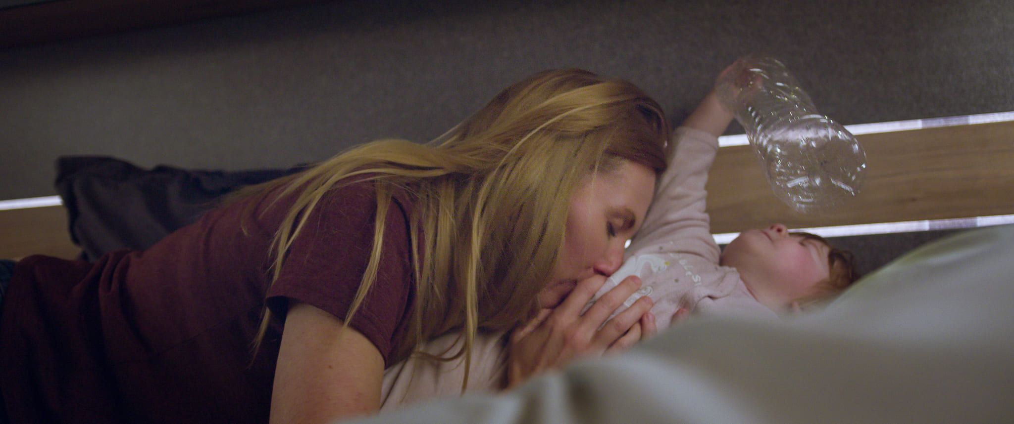 Fotograma d'una de les escenes de l'Isolde (Elisabet Terri) i la Danna. Fotograma d'una de les escenes de l'Isolde (Elisabet Terri) i la Danna.