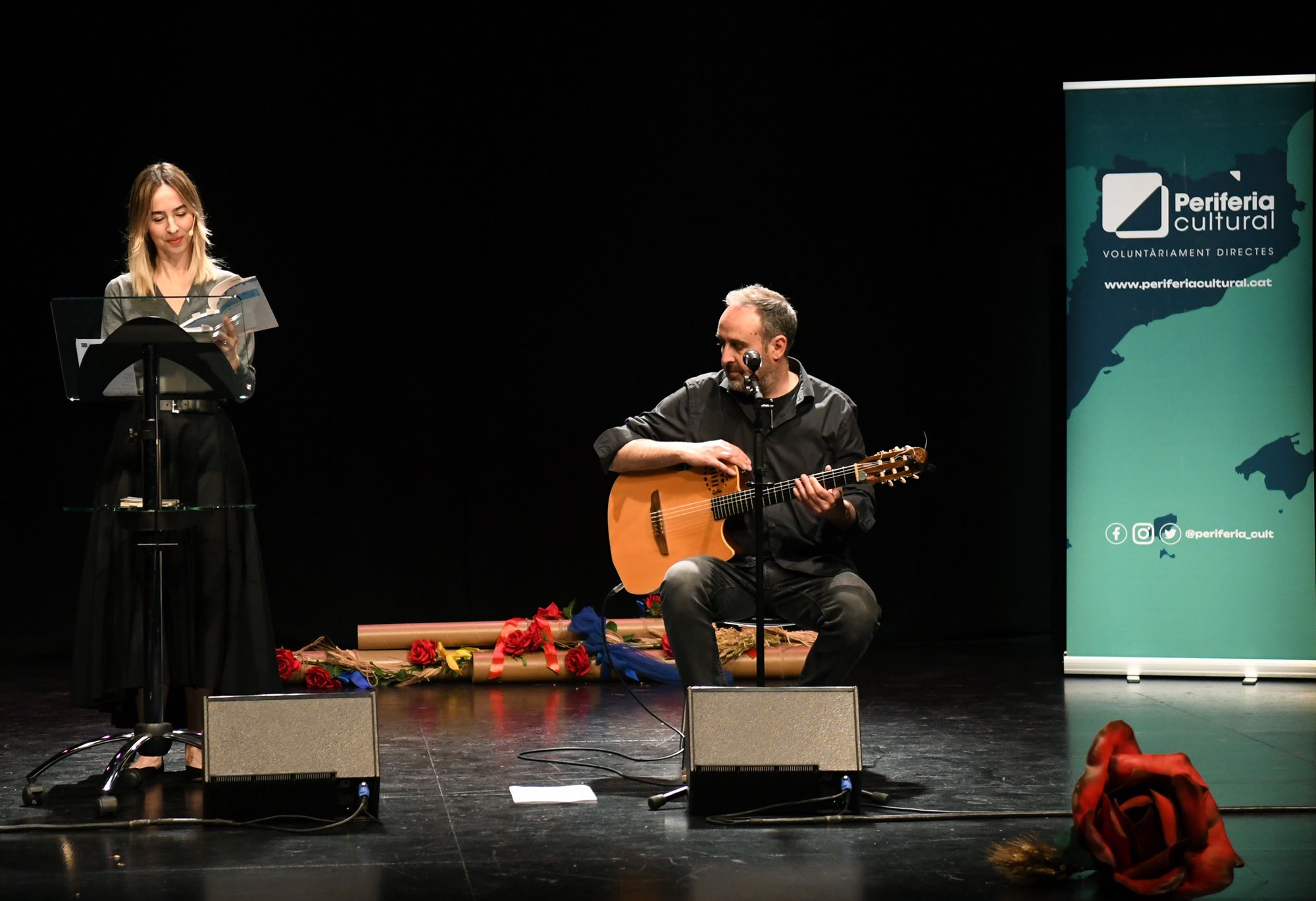 Recital del cantautor Roger Mas i la poeta Teresa Colom. Recital del cantautor Roger Mas i la poeta Teresa Colom.