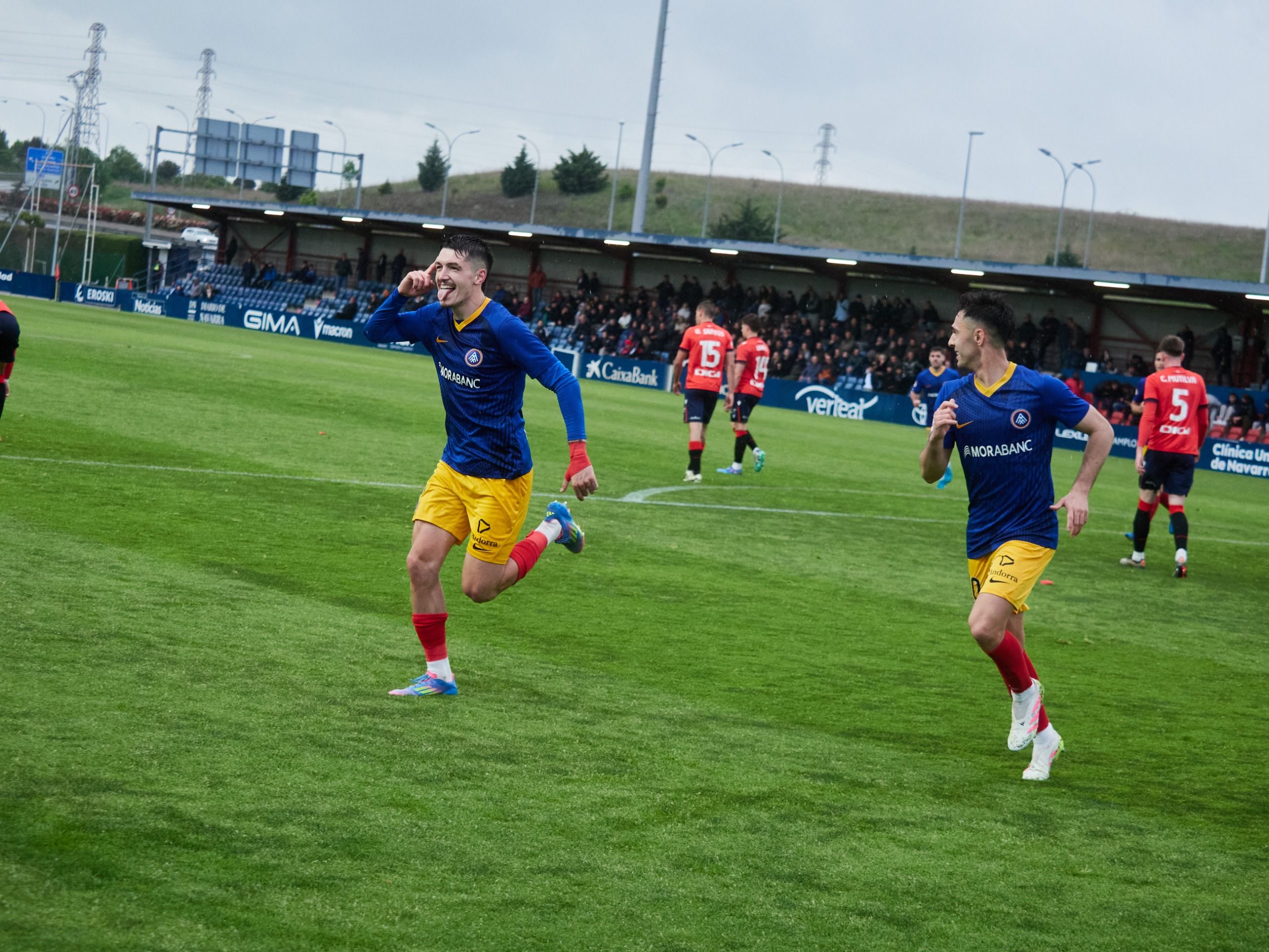 Lauti i Álvaro Martín, després que l'uruguaià anotés el penal. Lauti i Álvaro Martín, després que l'uruguaià anotés el penal.