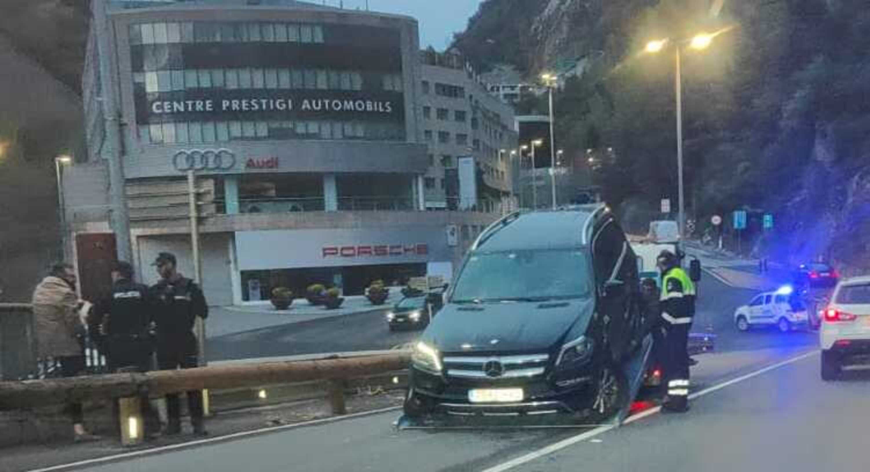Carregant en una grua el totterreny a la CG2. Carregant en una grua el totterreny a la CG2.
