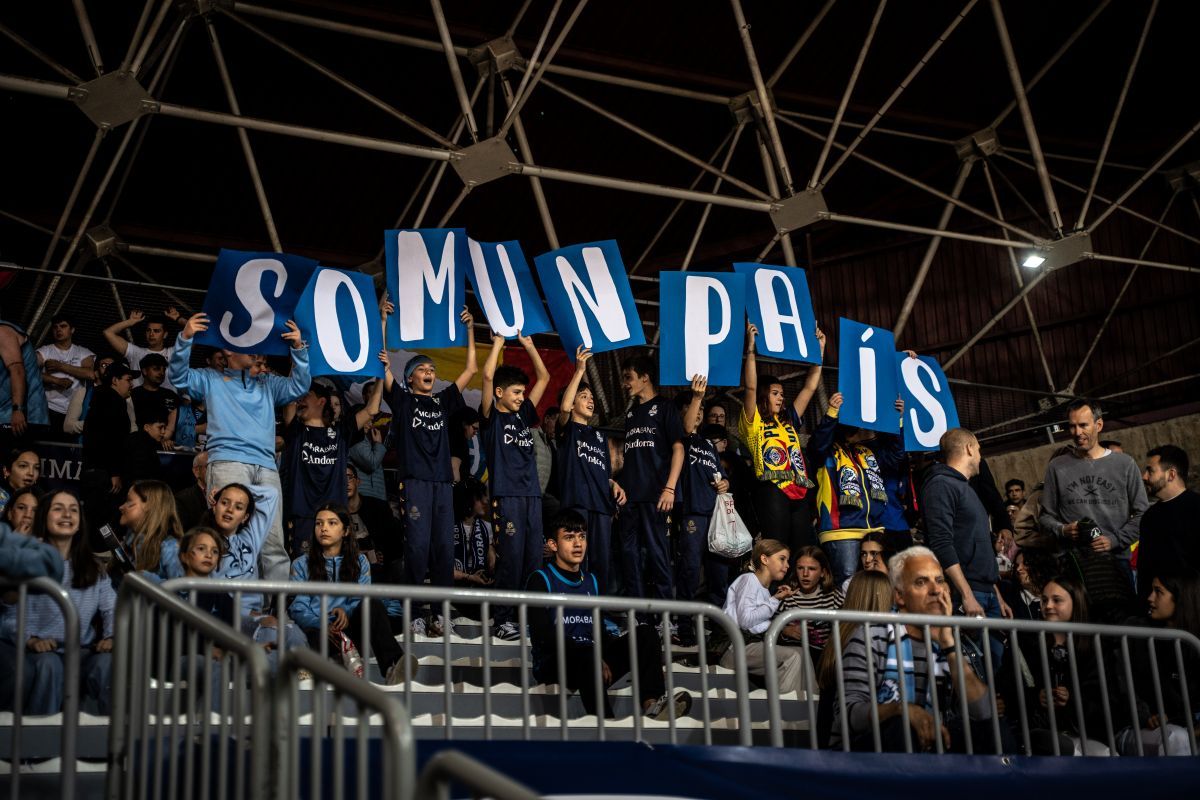 Un dels cartells que ha preparat l'afició tricolor per al partit. Un dels cartells que ha preparat l'afició tricolor per al partit.