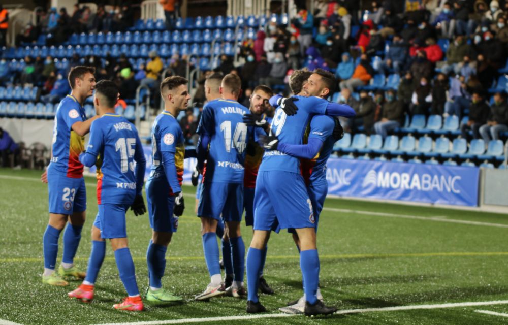 Els jugadors de l'Andorra celebren el segon gol, de Marc Fernández.
