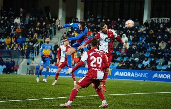 Vilanova remata de cap en l'acció del gol de l'empat contra el Celta a la Copa del Rei la passada temporada.